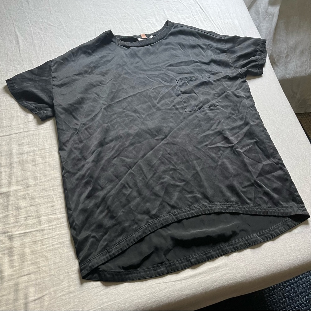 Lunya washable silk black T-shirt